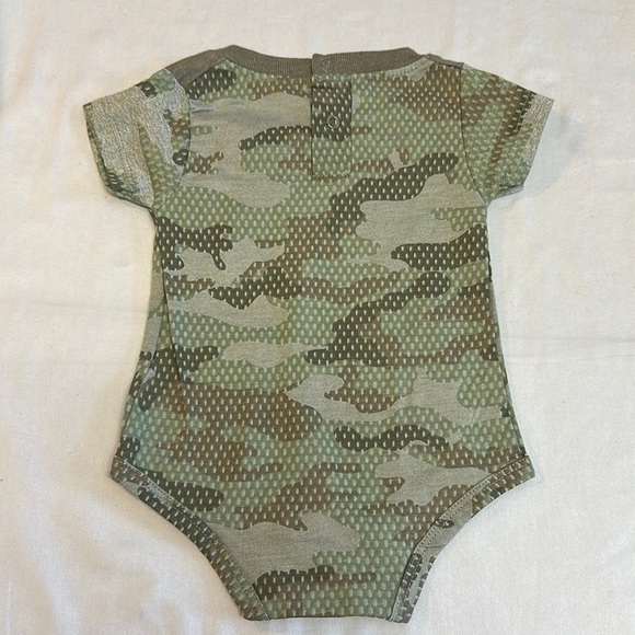 DKNY - NWOT - Baby Camo Onesie - Picture 3 of 4